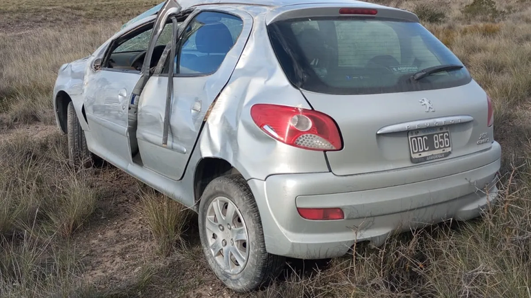 Vuelco: una funcionaria de Río Negro se accidentó y fue trasladada al hospital