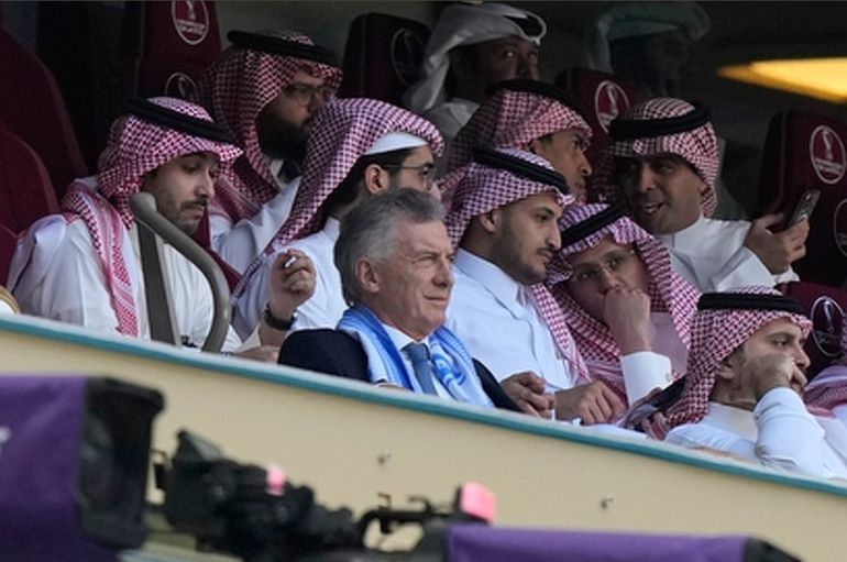 Macri admitió que le pidió a Riquelme que llevara al 9 de Qatar para quedar bien con el sponsor
