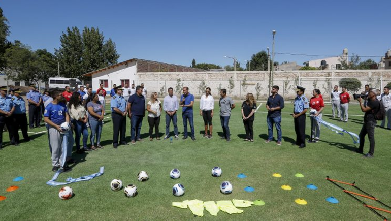 La Escuela de Cadetes de la Policía ya tiene su cancha de césped sintético