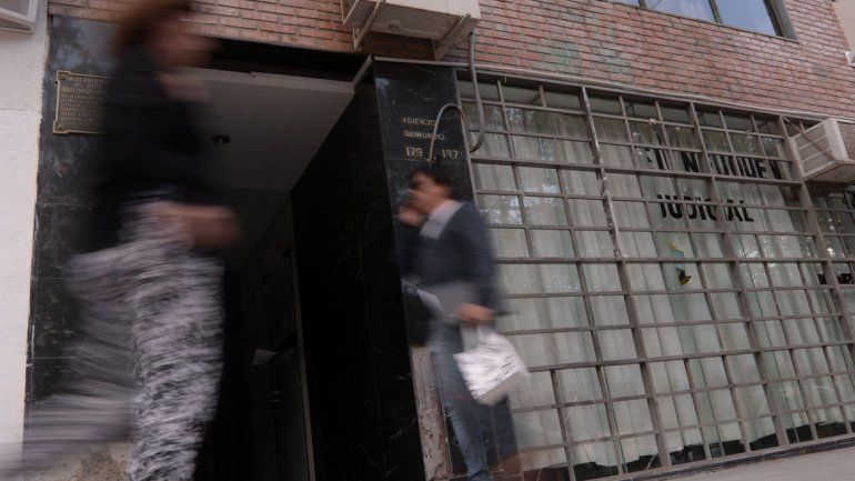 Golpeó a su padre en silla de ruedas y a sus hermanas