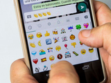 El truco para leer los mensajes de Whatsapp sin aparecer en línea