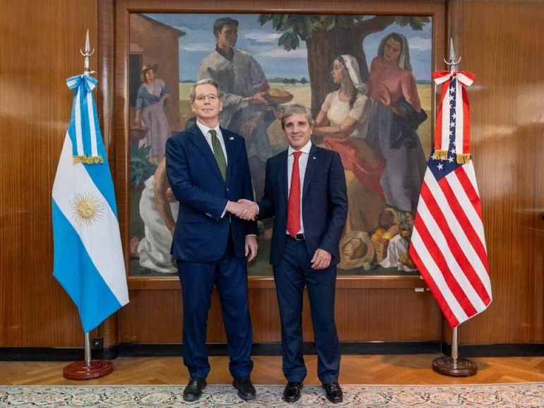 Scott Bessent, Secretario del Tesoro de EE.UU con el ministro de Economía Luis Caputo, durante una reunión en el Palacio de Hacienda. Scott Bessent, Secretario del Tesoro de EE.UU con el ministro de Economía Luis Caputo, durante una reunión en el Palacio de Hacienda.