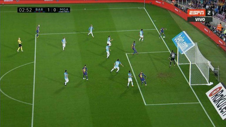 Con un gol escandaloso, Barcelona ganó y sigue puntero