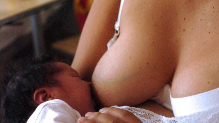La leche materna es lo más saludable para los niños según la ONU.