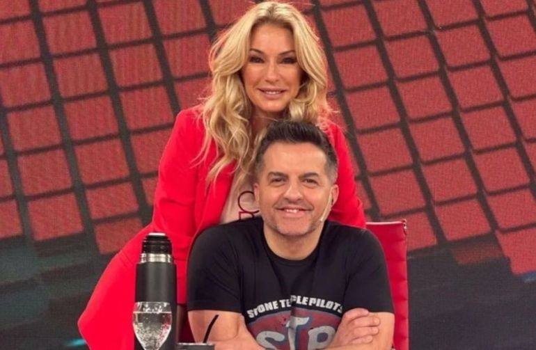 Ángel de Brito le prohibe a Yanina Latorre y al resto de sus Angelitas ir al programa de Fer Dente. Ángel de Brito le prohibe a Yanina Latorre y al resto de sus Angelitas ir al programa de Fer Dente.
