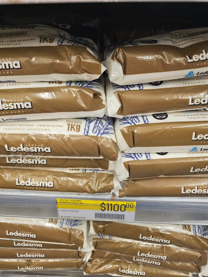 Azúcar Ledesma rebajada, luego de compartir góndola con la de Brasil. Azúcar Ledesma rebajada, luego de compartir góndola con la de Brasil.