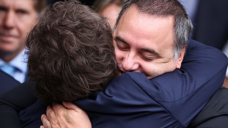 Javier Milei respaldó a Manuel Adorni ante la presión mediática.