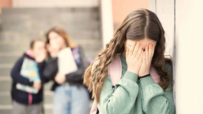 El joven se cansó de las burlas se sus compañeros y amenazó con barrerlos a todos junto a una fotografía de un arma. | LM Neuquen El joven se cansó de las burlas se sus compañeros y amenazó con barrerlos a todos junto a una fotografía de un arma.