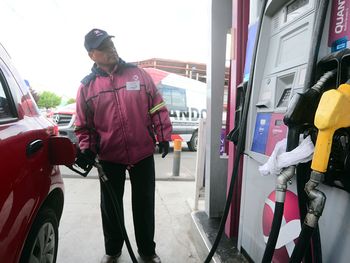 nueva tasa a los combustibles en neuquen y la region: estacioneros dicen que es inconstitucional
