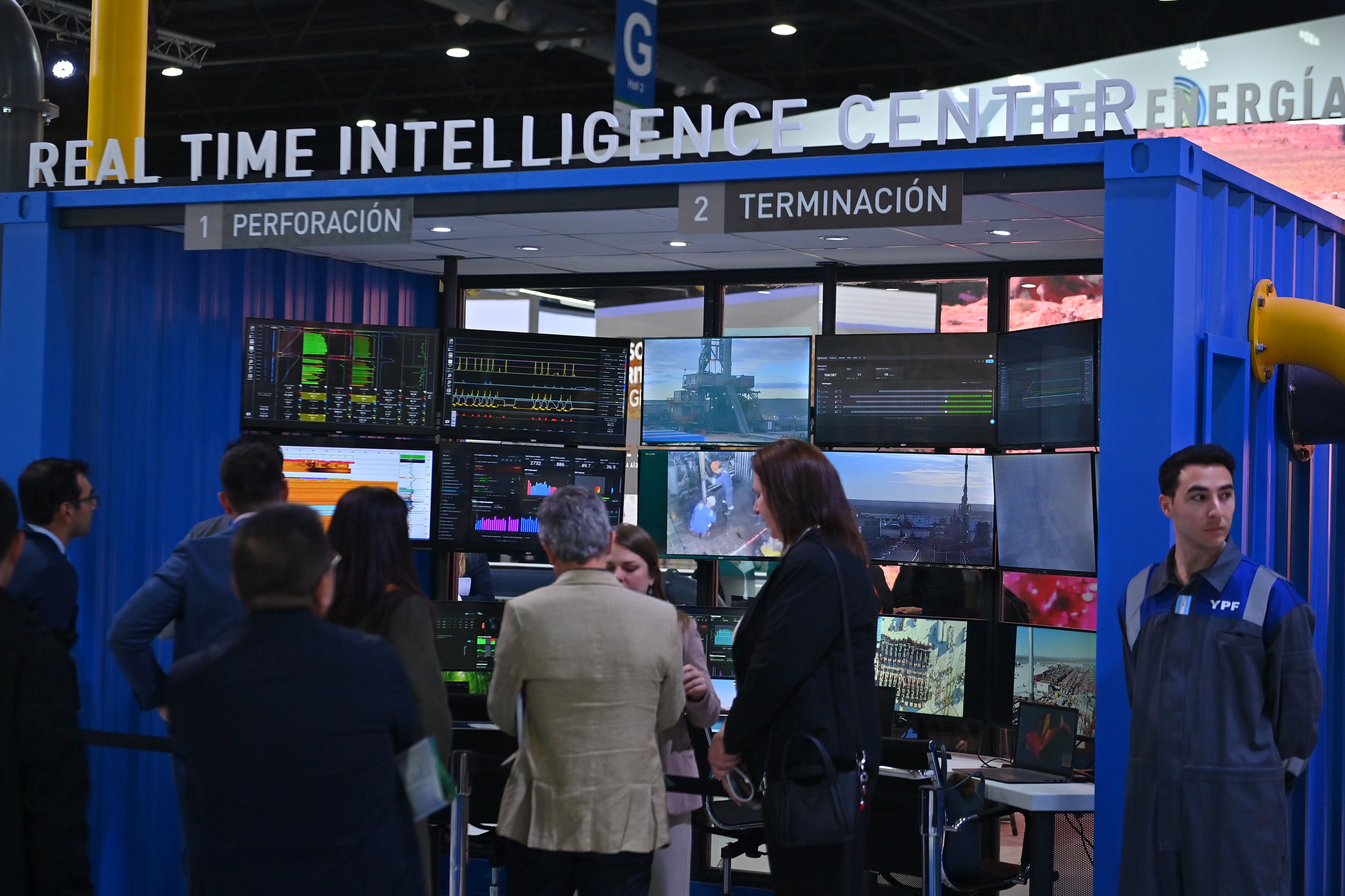 YPF se lució con un simulador de su Real Time Intelligence Center en la AOG