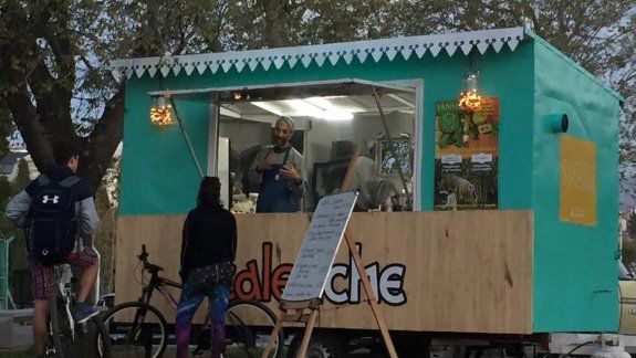 Ingredientes, creatividad y menús originales son los pilares de la oferta gastronómica de los carritos instalados en distintos puntos de la ciudad.&nbsp;