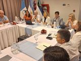 En una reunión clave en General Roca, productores y funcionarios acordaron avanzar en planes sanitarios, líneas de crédito y gestiones legislativas vinculadas al empleo.