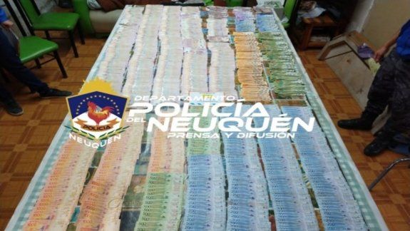 Allanamiento por estafa dio con casi $1 millón y vehículos