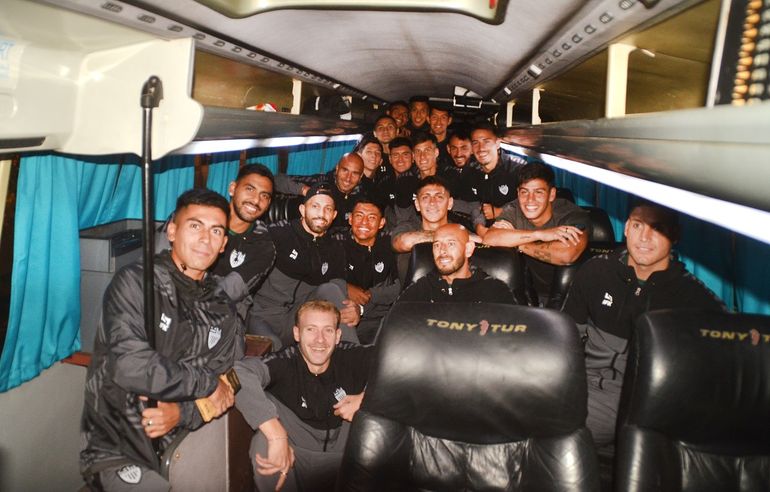 El grupo de Cipolletti que viajó a Mar del Plata con ganas de traerse un buen resultado. Fotos: Antonio Spagnuolo