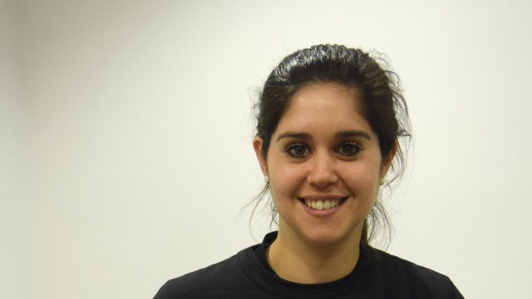 La magia de la fotografía logró juntar a Daniela y a Teo en una misma foto.Es la imagen que ilustra el libro La lágrima que derritió la nieve