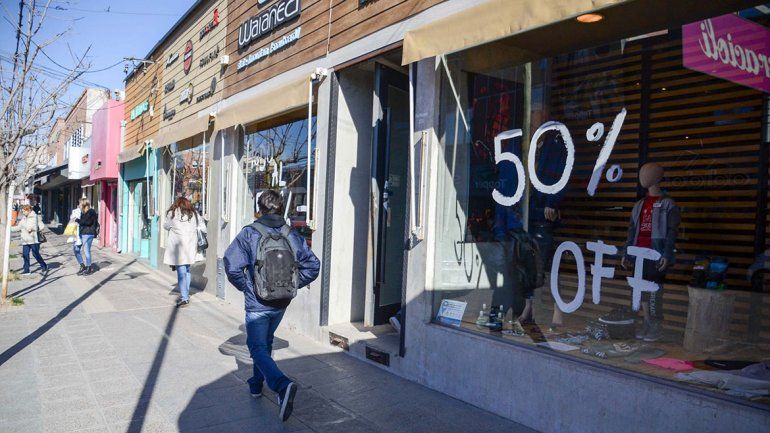 Los negocios buscan salvar la ropa con liquidaciones