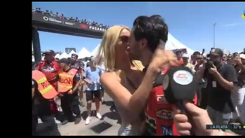 el beso y abrazo con nicole y la emocion de urcera campeon: es increible