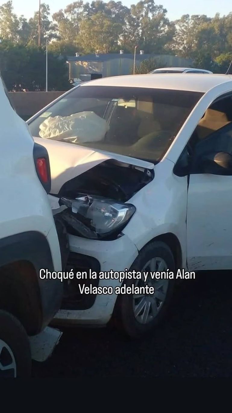 Así quedó el auto en el que iba el futbolista Alan Velasco. Así quedó el auto en el que iba el futbolista Alan Velasco.