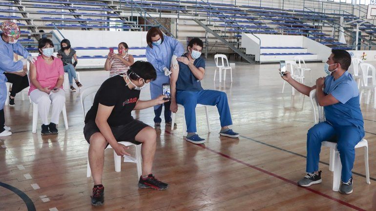 El domingo se vacunará a demanda en el Club Cipolletti.