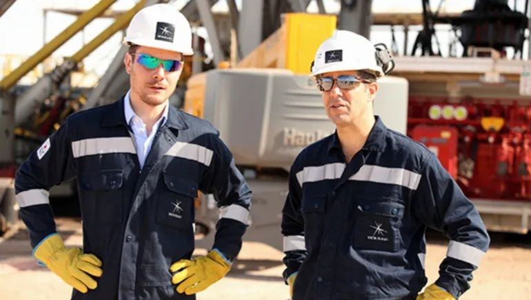 Matías Weissel, a la izquierda, en una visita a Vaca Muerta. Matías Weissel, a la izquierda, en una visita a Vaca Muerta.