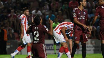 El festejo del paraguayo por el gol del triunfo. El festejo del paraguayo por el gol del triunfo.