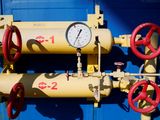 FOTO DE ARCHIVO: Una vista muestra válvulas, tuberías y un medidor en una estación de compresión de gas cerca de Uzhhorod, Ucrania. 7 de octubre de 2021. REUTERS/Gleb Garanich
