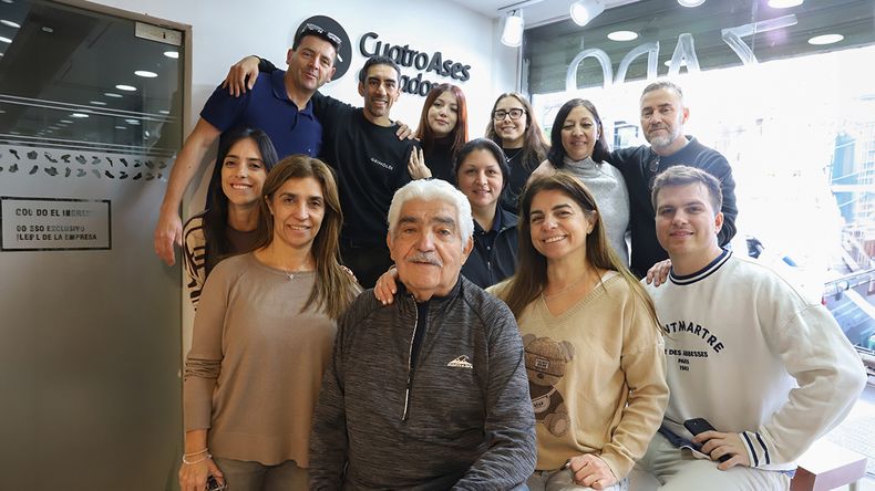Tras 61 años de trayectoria, cerró la zapataría Cuatro Ases. | LM Neuquen Tras 61 años de trayectoria, cerró la zapataría Cuatro Ases.