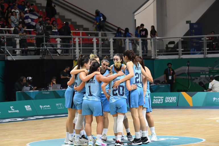 Natassja Kolff estuvo en el banco pero no jugó. Foto: Sergio Dovio.