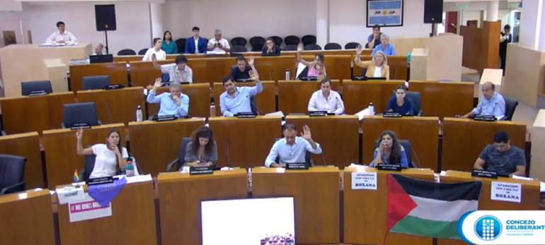 Concejales, intendente y funcionarios municipales duplicaron sus sueldos