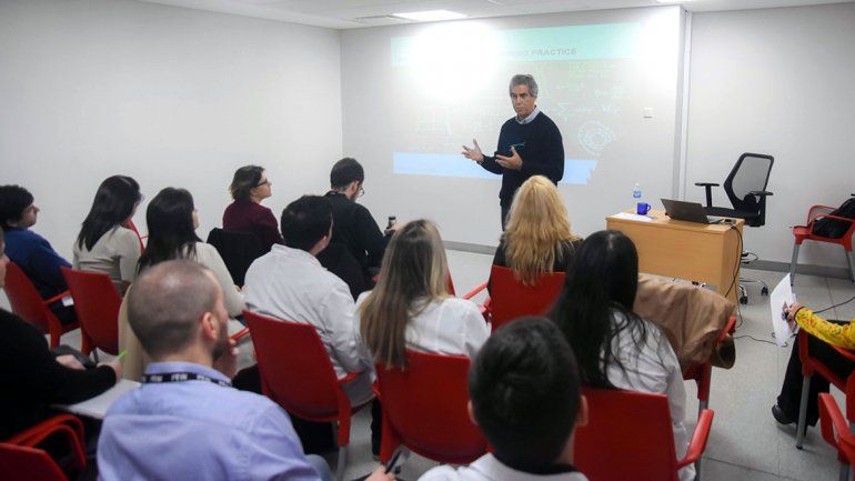 Un experto mundial en física médica capacita a representantes de todo el país