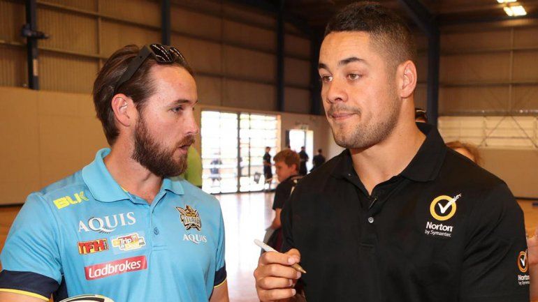 Jarryd daba una charla para la empresa de antivirus Norton.