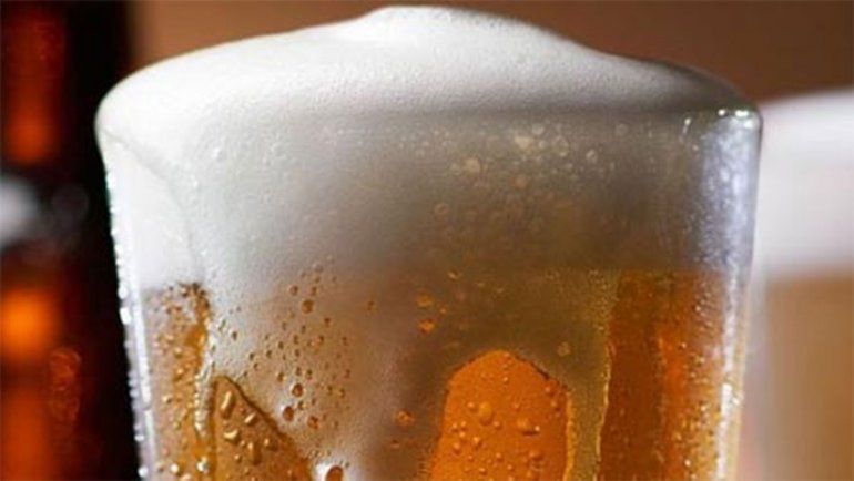 La ANMAT prohibió una marca de cerveza, galletitas y aceite de oliva