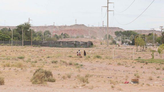 Hoy, esa zona del oeste es un descampado. El parque tendr&aacute; mobiliario, compuesto por bancos, iluminaci&oacute;n y una ciclov&iacute;a con senda peatonal.