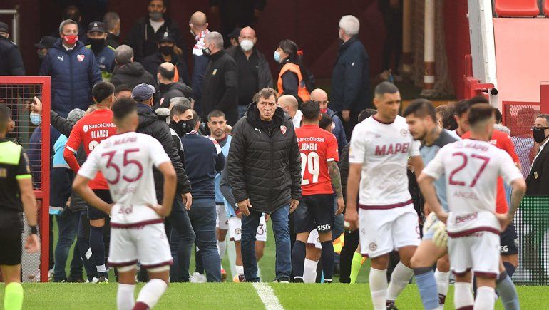 Un grito de pecho frío en Rojo-Lanús provocó una batahola