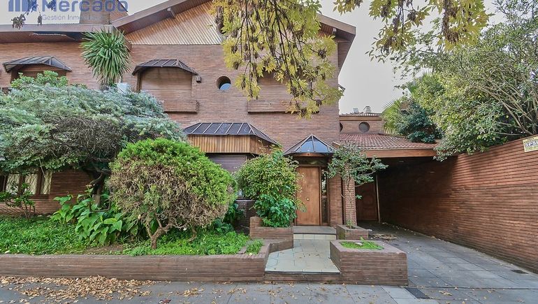 Venden la casa que Diego Maradona le regaló a sus padres en Villa Devoto.