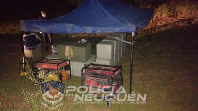 La Policía desbarató una fiesta clandestina en el lago Los Barreales.