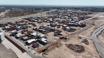 de tomas a lotes con servicios: mas de la mitad de los terrenos que entrego la muni ya estan construidos de tomas a lotes con servicios: mas de la mitad de los terrenos que entrego la muni ya estan construidos