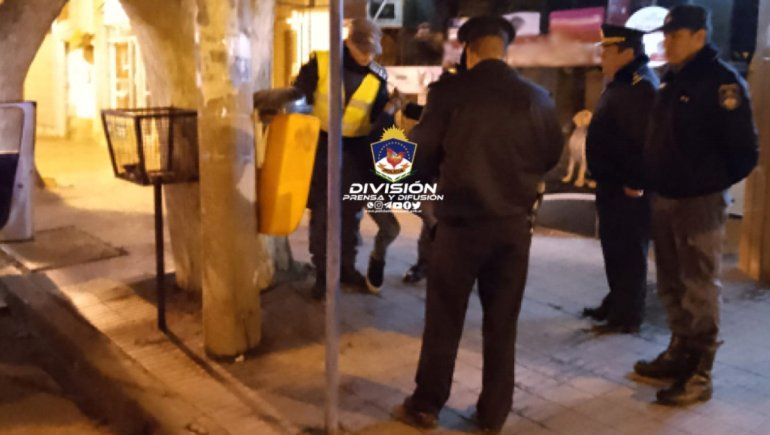 Intentaba robar en un pet shop y lo descubrieron