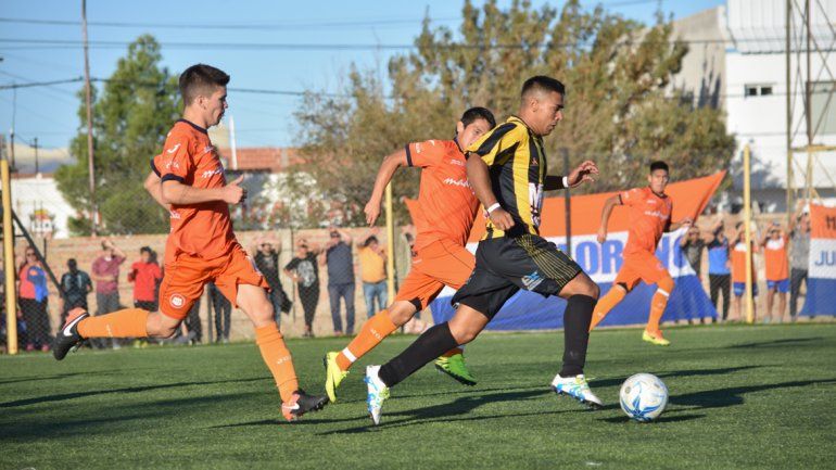 Pacífico venció a J.J. Moreno de Madryn y se acerca al sueño de ascenso