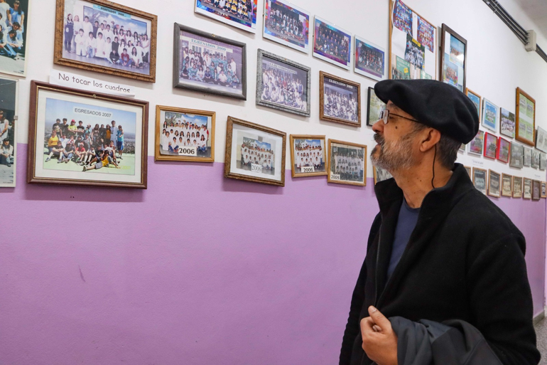 Cipolletti: fue a votar a la escuela 33 y vio algo sorprendente que lo emocionó