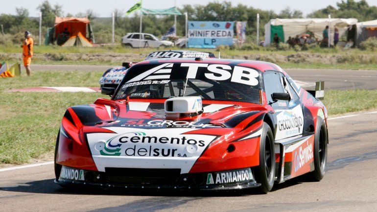 Manu Urcera se quedó con el mejor tiempo y hoy busca hacer historia en el Turismo Carretera.