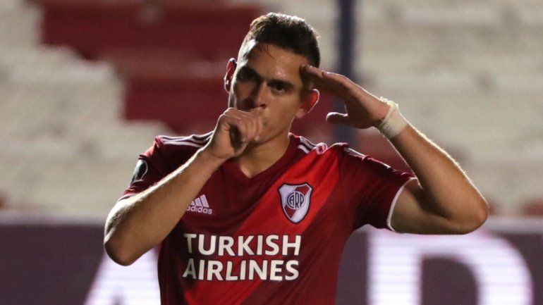 ¿A qué tres crack históricos de River en la Libertadores alcanzó Borré?