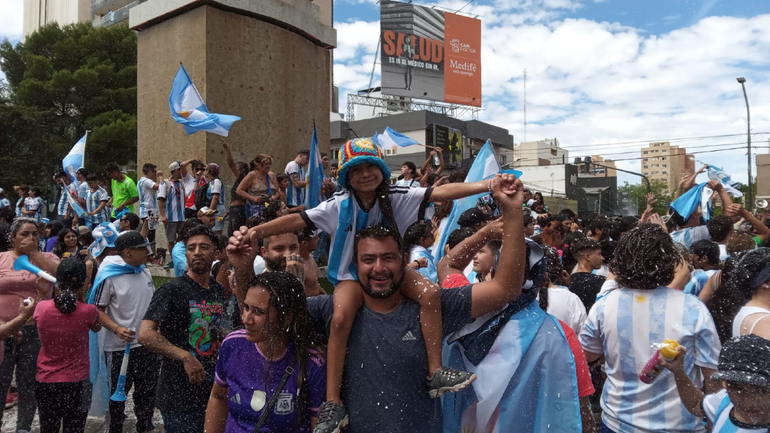 Así se vivió la definición de los penales en el monumento