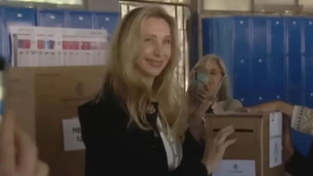 La hermana del presidente y Javier Milei ya emitieron su voto en estas elecciones legislativas. La hermana del presidente y Javier Milei ya emitieron su voto en estas elecciones legislativas.