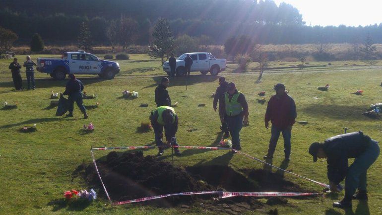 Fueron a cavar una fosa y encontraron restos óseos desconocidos en Junín de los Andes.