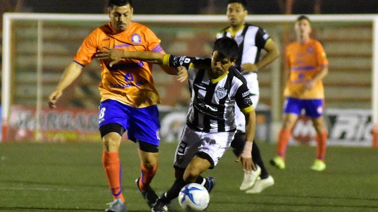 Cipolletti rescató un punto clave del Maiolino y continúa al acecho del líder Villa Mitre.