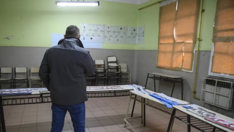 El cambio más visible de estos comicios será la eliminación del espacio donde los votantes solían elegir entre la variedad de boletas. | LM Neuquen El cambio más visible de estos comicios será la eliminación del espacio donde los votantes solían elegir entre la variedad de boletas.