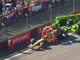Una grúa yendo marcha atrás casi genera una tragedia: ganó Verstappen