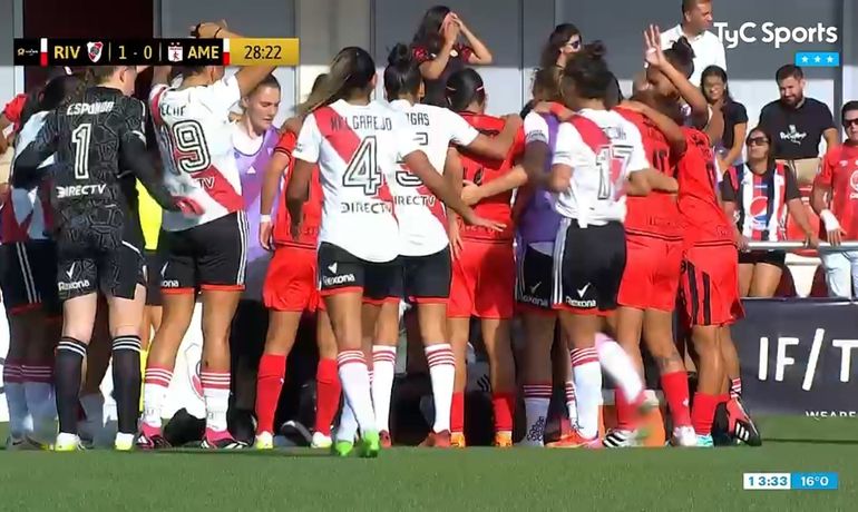 River ganaba por 1 a 0 cuando Milagros Otazu se descompensó y preocupó a todas las presentes. River ganaba por 1 a 0 cuando Milagros Otazu se descompensó y preocupó a todas las presentes.