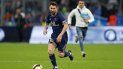 insolito: se metio a la cancha y corto el avance de messi